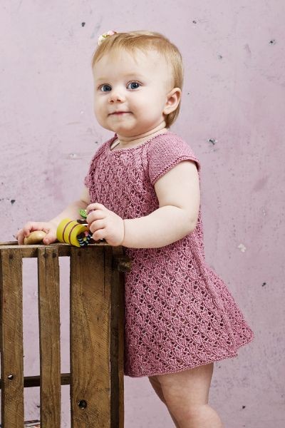 på den anden side, input Ithaca Baby kjole strikkeopskrift fra Permin - hobbybien.dk