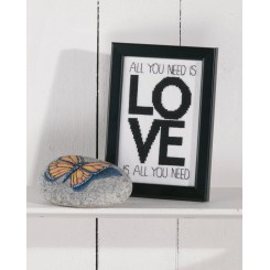 Love is all you need broderi kit