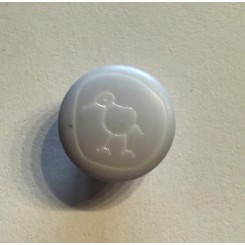 Knap med and motiv lysebl&aring; 15 mm
