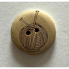 Knapper tr&aelig; med garnn&oslash;gle 20 mm